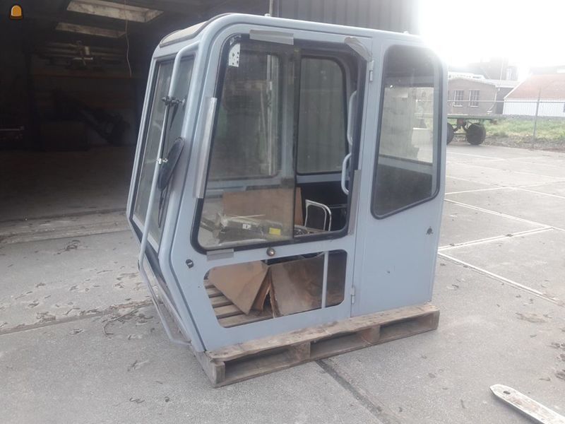 Cabine Hitachi FH 130 / ETEC 815B