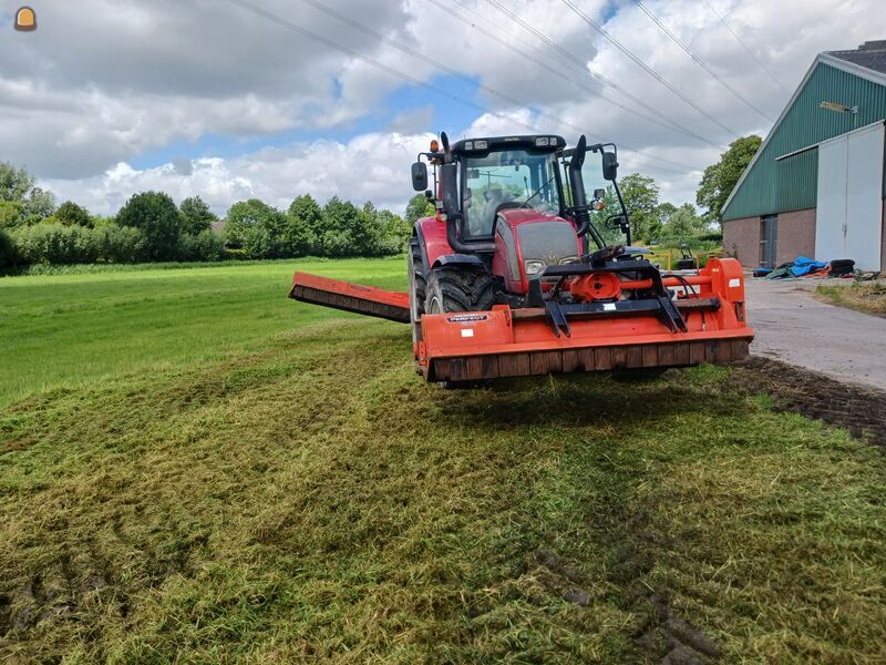 Valtra met dubbele klepelmaaier