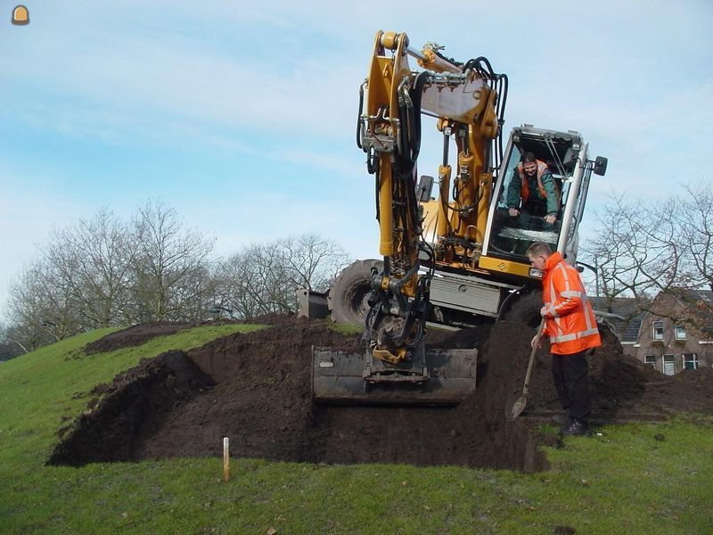 Grondwerk met mobiele graafmachines