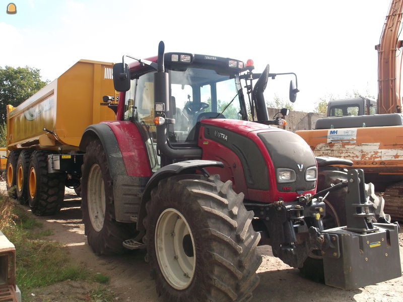 Valtra N142 en peecon cargo 2700