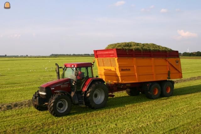 Case Mx 135 met silagekipper