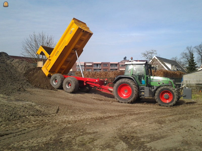 Fendt 714 met gronddumper