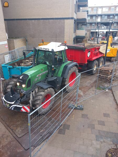 Fendt 818 met beco 12m³