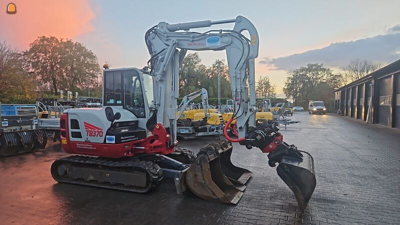 Takeuchi TB370 + DKS