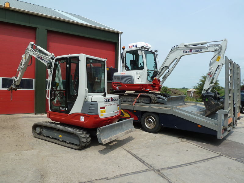 Takeuchi TB235+overdruk