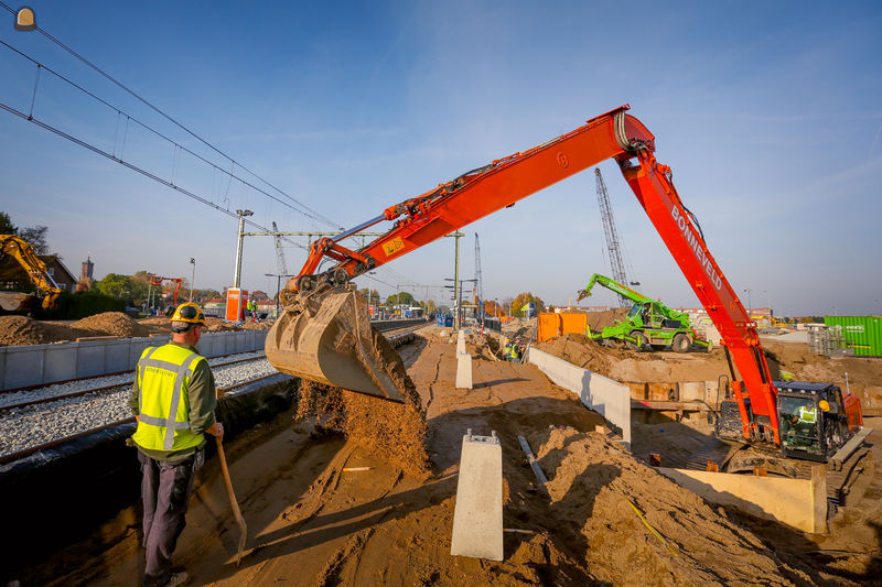 Hitachi 350-5 Longreach