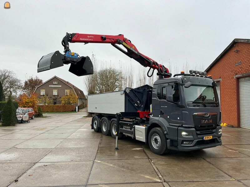 8X4 Knijperwagen met haaksysteem en 15m3 bak