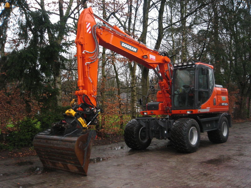 Doosan DX 140 W