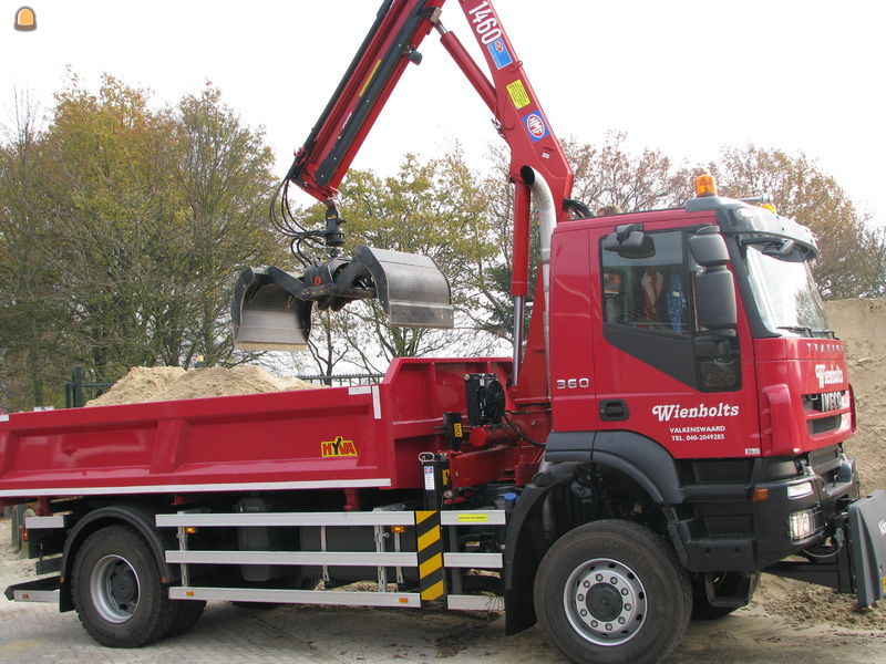 Iveco 4*4 met kipper en laadkraan