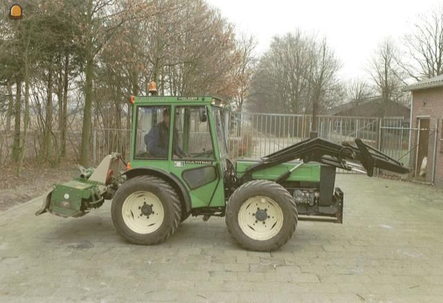 Holder kniktractor met grondfrees