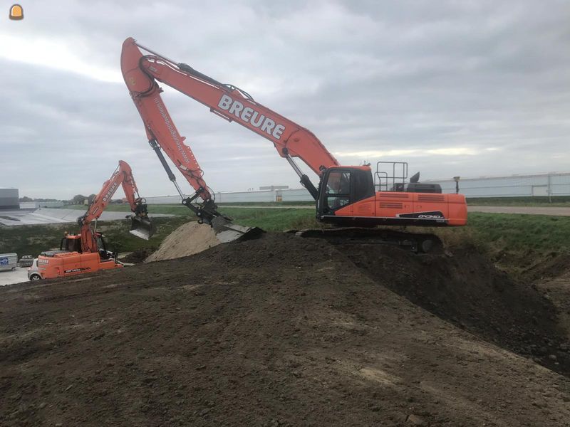 Doosan DX340 met lange giek