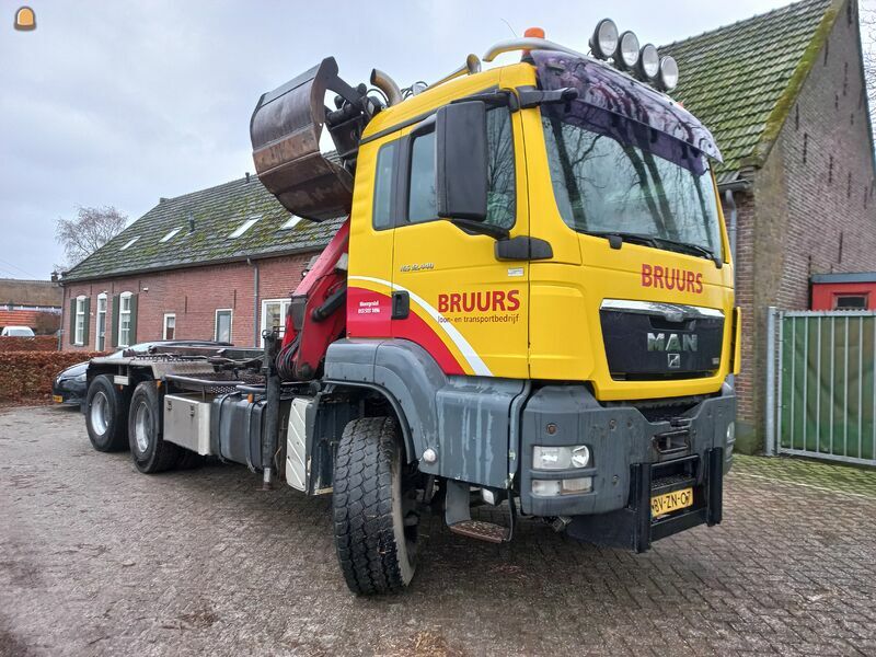 Knijperwagen 16 ton HMF Z-kraan en 25 tons NCH kabelinstallatie