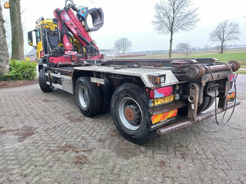 Knijperwagen 16 ton HMF Z-kraan en 25 tons NCH kabelinstallatie