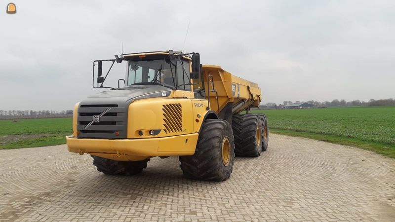 Volvo A25E met Moerasbanden