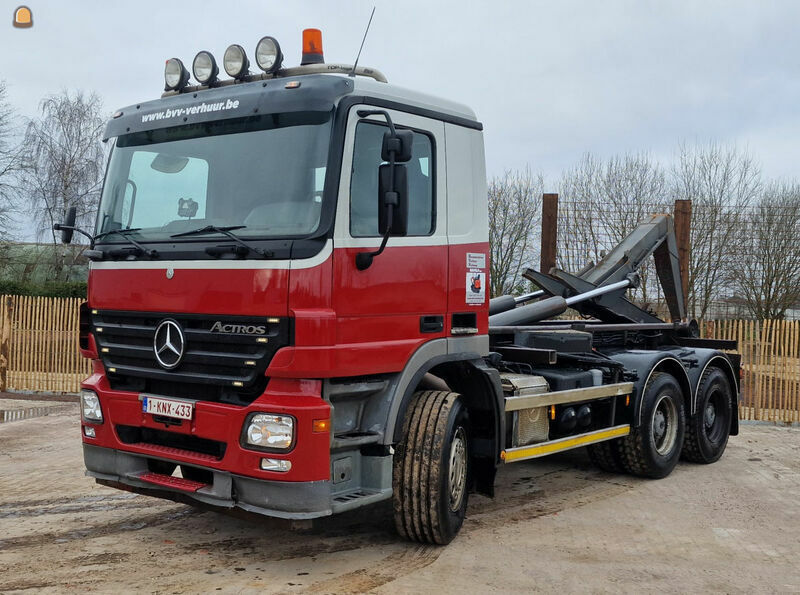 Camion met containersysteem te huur