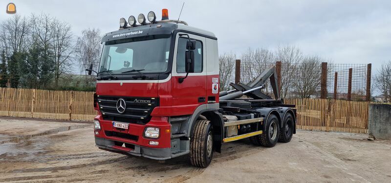 Camion met containerhaak te huur