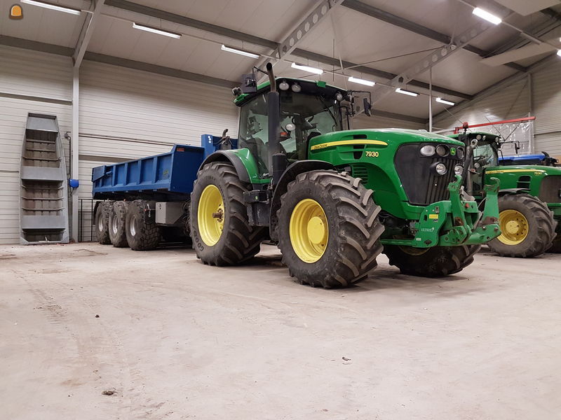 John Deere 7930 + haakarmcarrier