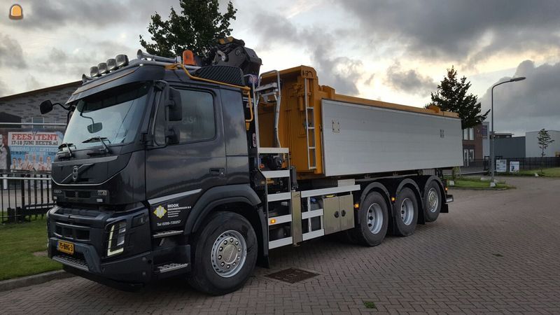 Volvo 8x4 knijper/container