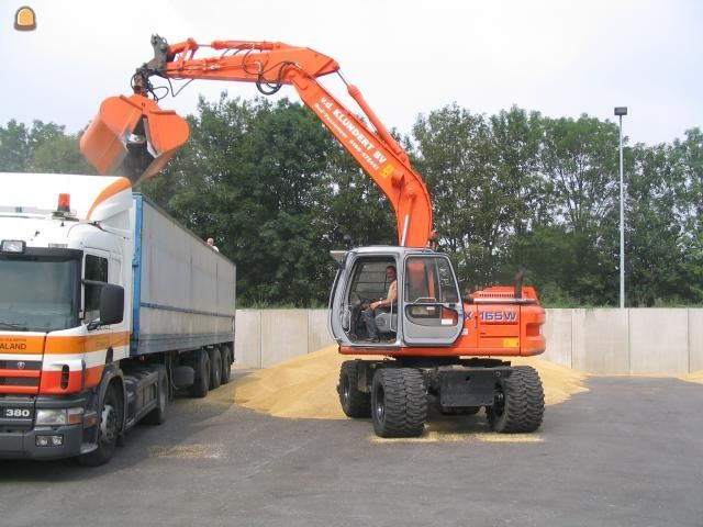 Hitachi EX 165W