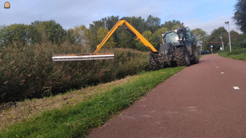 Valtra T174 + Herder met Maaikorf & klepelmaaier