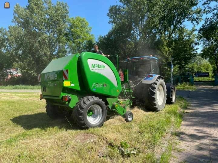 Tractor met McHale oprolpers