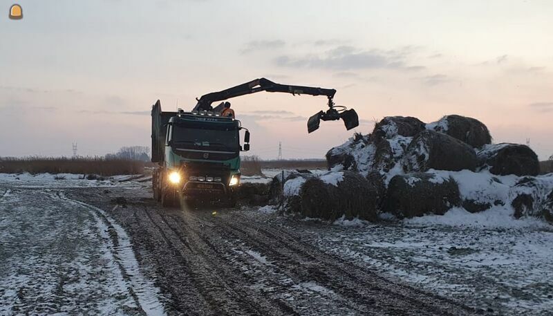 Volvo 8x4 met kraan en Haakarm