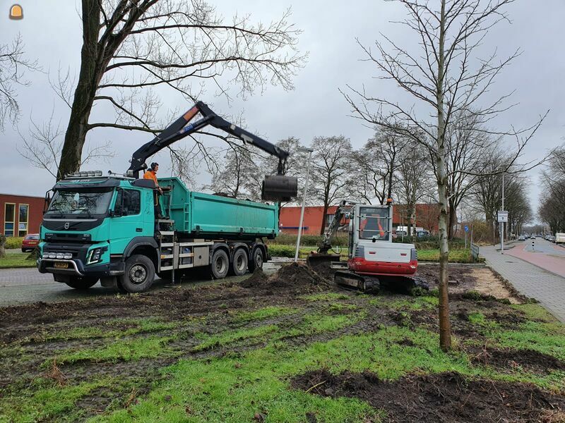 Volvo 8x4 met kraan en Haakarm